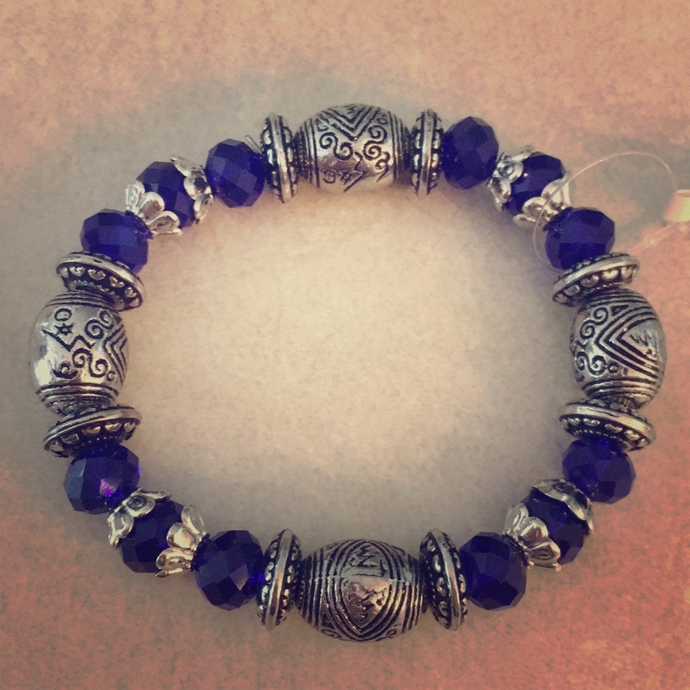 4 for $20 💫 | Dark blue beaded bracelet